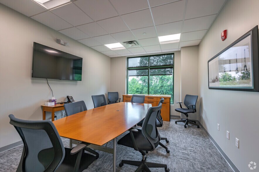 More Photos Of 93 Lake Ave, Danbury Office For Lease