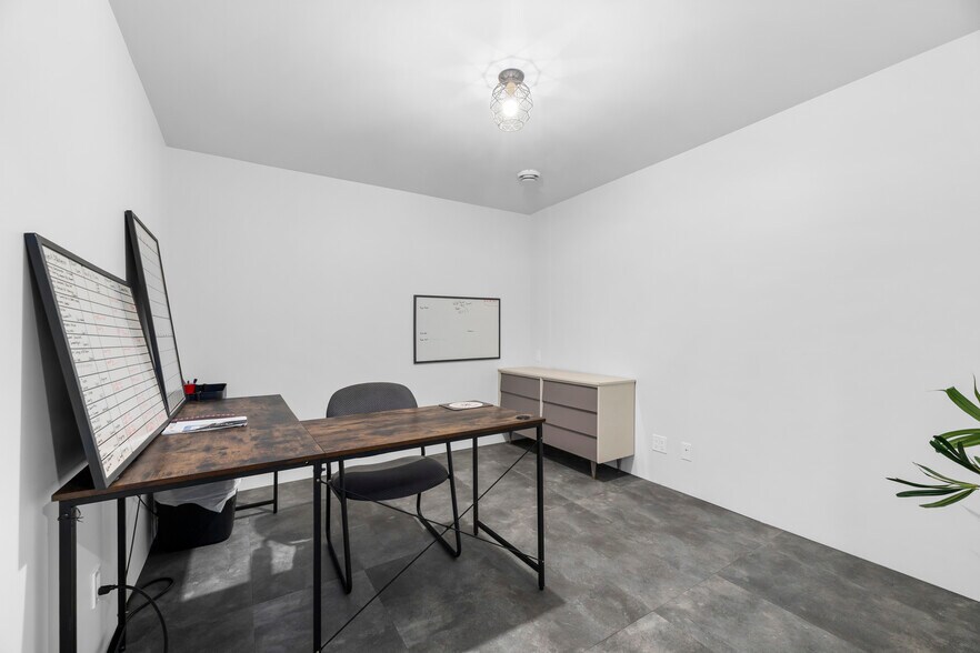 More Photos Of 1532 Ontario St, Cobourg Office For Sale