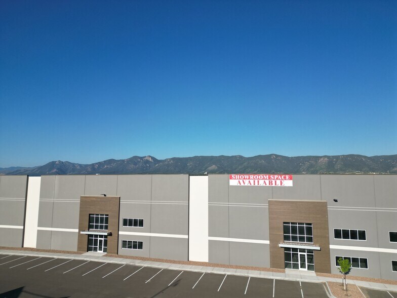 More Photos Of 15707 Terrazzo dr, Colorado Springs Showroom For Lease