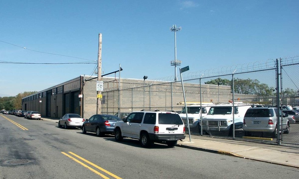 More Photos Of 550 Brush Ave NW, Bronx Warehouse For Lease
