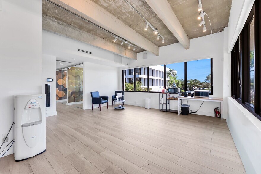 More Photos Of 3595 Sheridan St, Hollywood Coworking Space