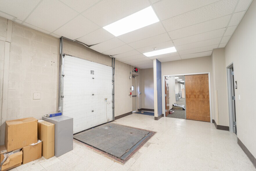 More Photos Of 11711 IH 35 N, San Antonio Office For Lease