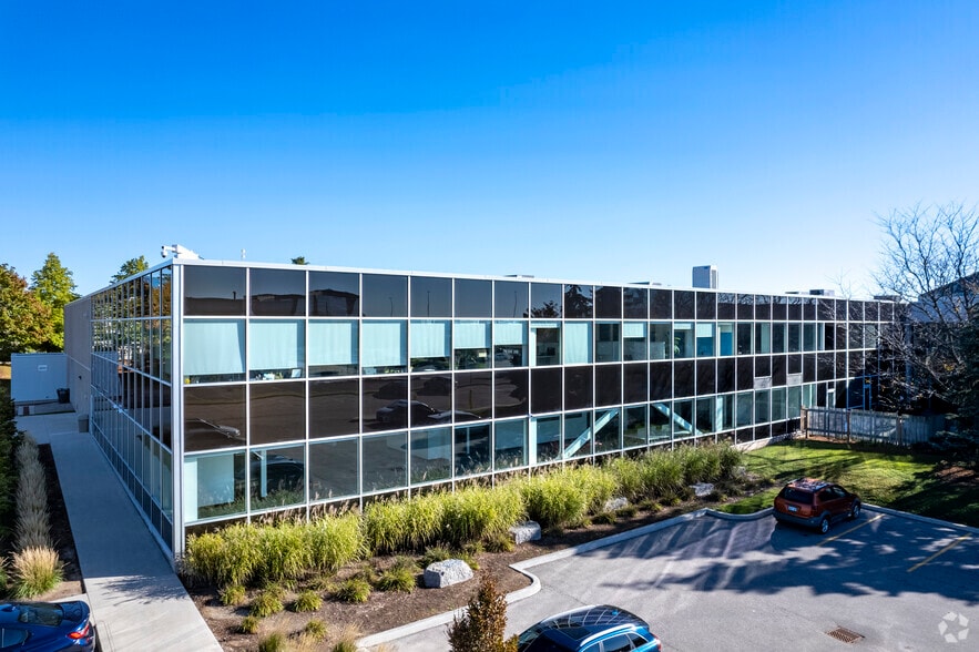 More Photos Of 2030 Bristol Cir, Oakville Office For Lease