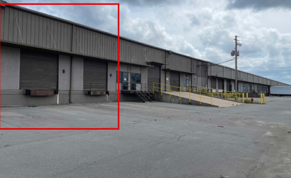 More Photos Of 1900 W 65th St, Little Rock Distribution For Lease