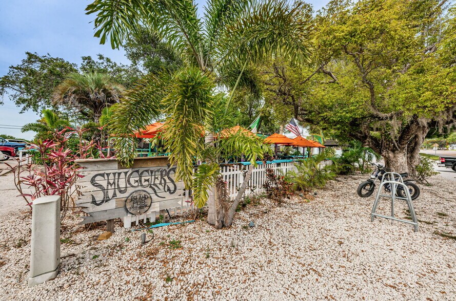 More Photos Of 1231 Illinois Ave, Palm Harbor Apartments For Sale