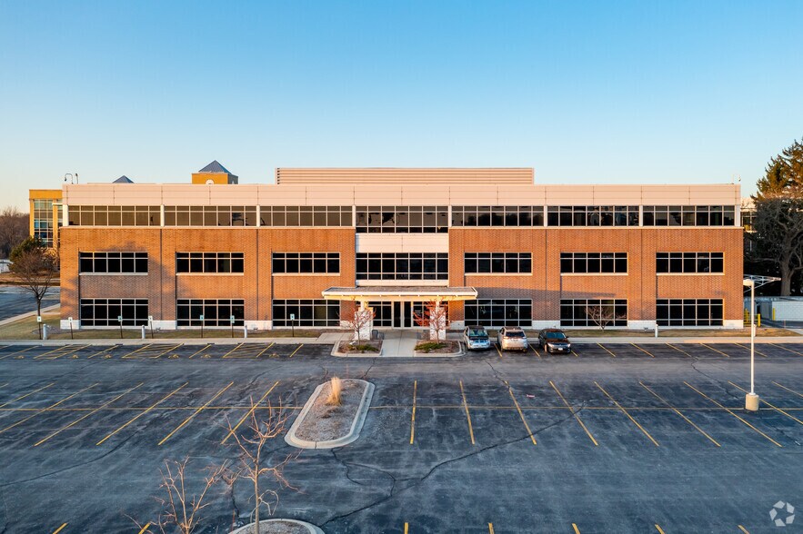 More Photos Of 10400 W Innovation Dr, Wauwatosa Office For Lease