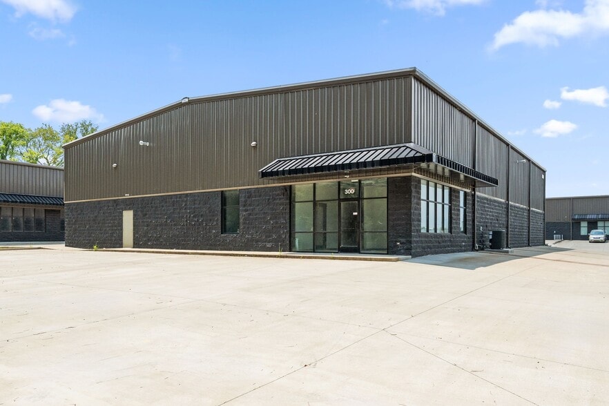 More Photos Of 1170 Dunlop Ln, Clarksville Industrial For Lease