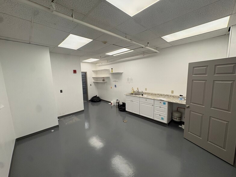 More Photos Of 35 W Brook St, Manchester Industrial For Sale