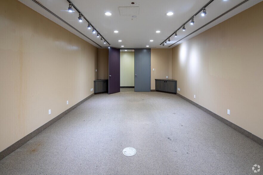 More Photos Of 87 Skyway Ave, Toronto Unknown For Lease