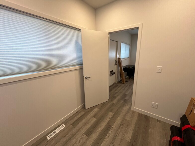 More Photos Of 1562 S Acoma St, Denver Warehouse For Sale