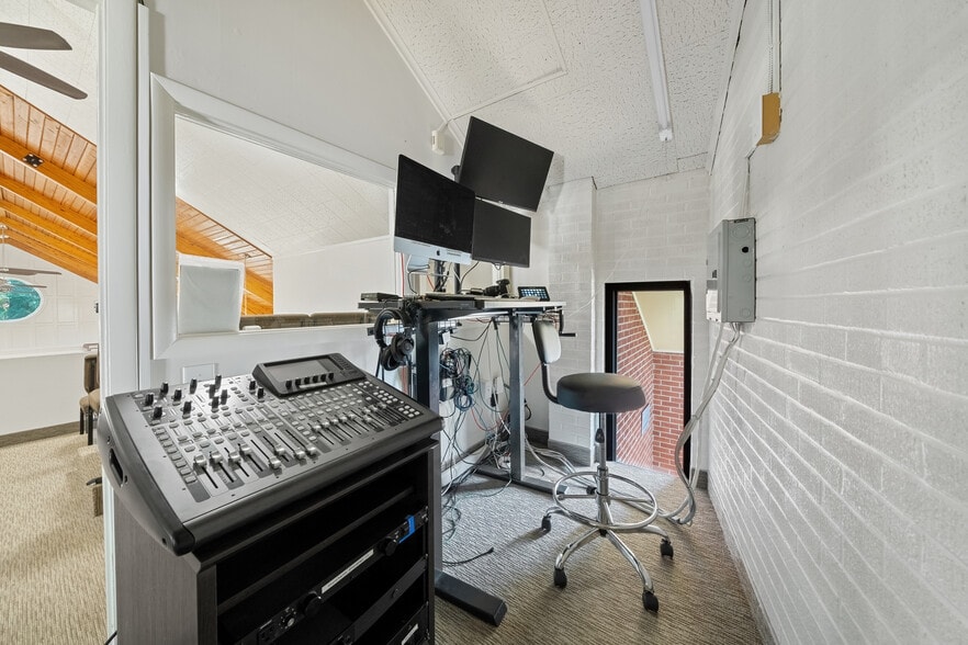 More Photos Of 219 Georgetown Rd, Raleigh Religious Facility For Sale