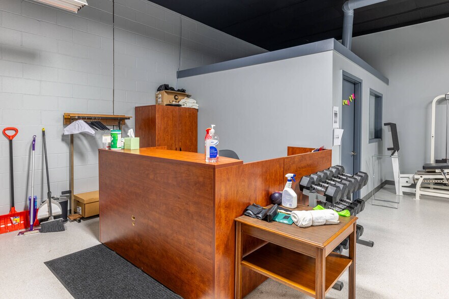 More Photos Of 2419 E High St, Springfield Storefront For Sale