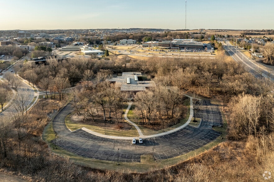 More Photos Of 1002 Deming Way, Madison Office For Sale