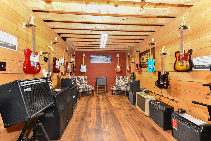 More Photos Of 920 S Chapman St, Greensboro Storefront For Lease