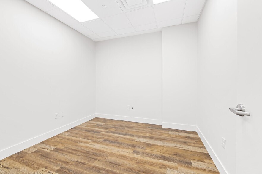 More Photos Of 2465 Mercer Ave, West Palm Beach Office For Sale