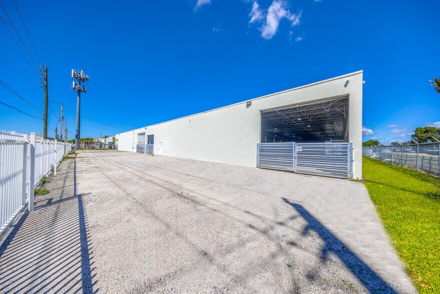 More Photos Of 2450-2460 NW 151st St, Miami Warehouse For Lease