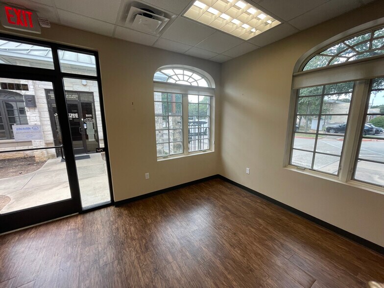 More Photos Of 6911 N FM 620, Austin Storefront Retail Office For Lease