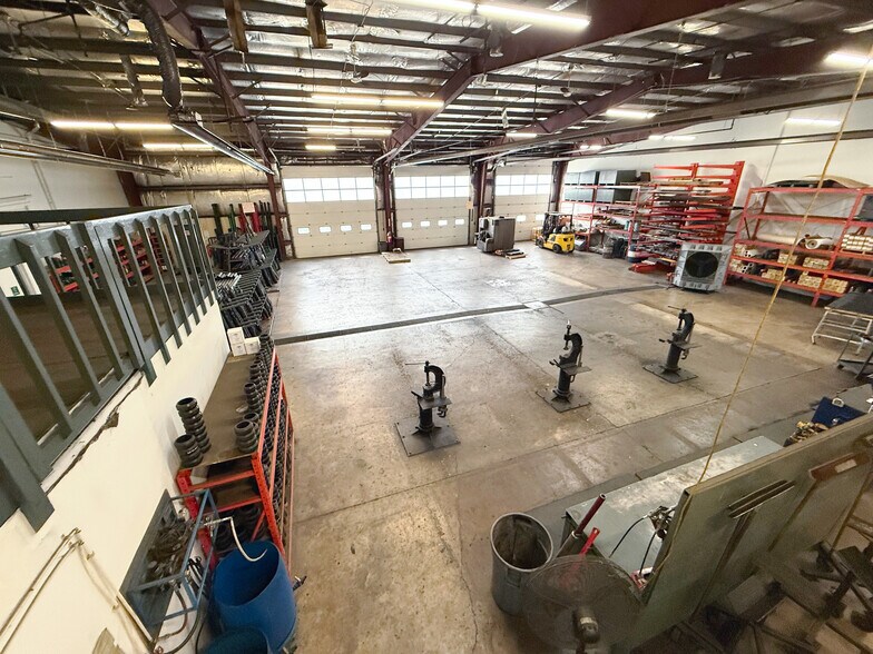 More Photos Of 7836 49th Ave, Red Deer Warehouse For Lease