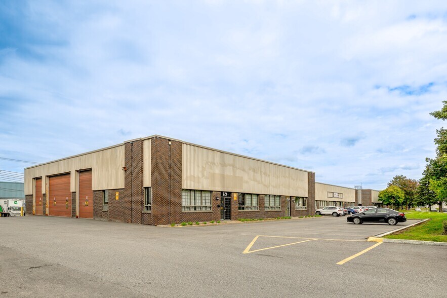 More Photos Of 341-371 Rue Isabey, Saint-Laurent Distribution For Lease