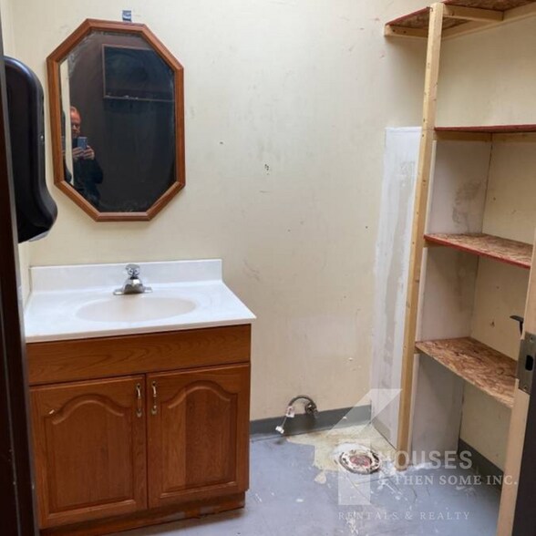 More Photos Of 1733 Piedmont Hwy, Piedmont Freestanding For Lease