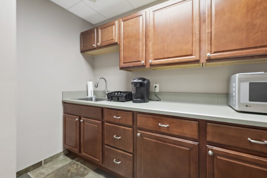More Photos Of 401 Hamburg Turnpike, Wayne Medical For Sale