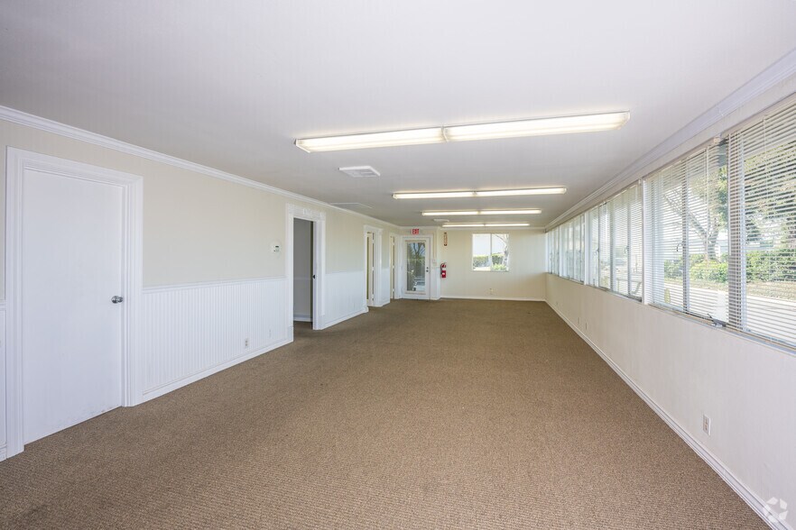 More Photos Of 210 Classic Ct, Rohnert Park Warehouse For Lease