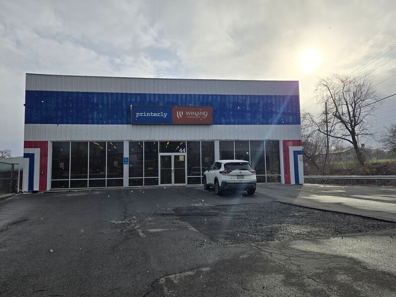 Primary Photo Of 44 Washington St, Auburn Auto Repair For Lease