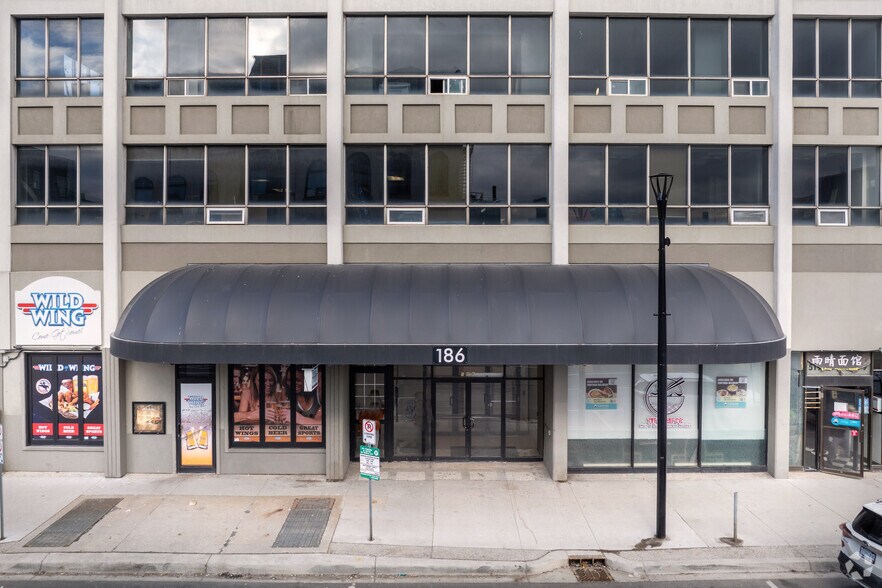 More Photos Of 186 King St, London Apartments For Lease