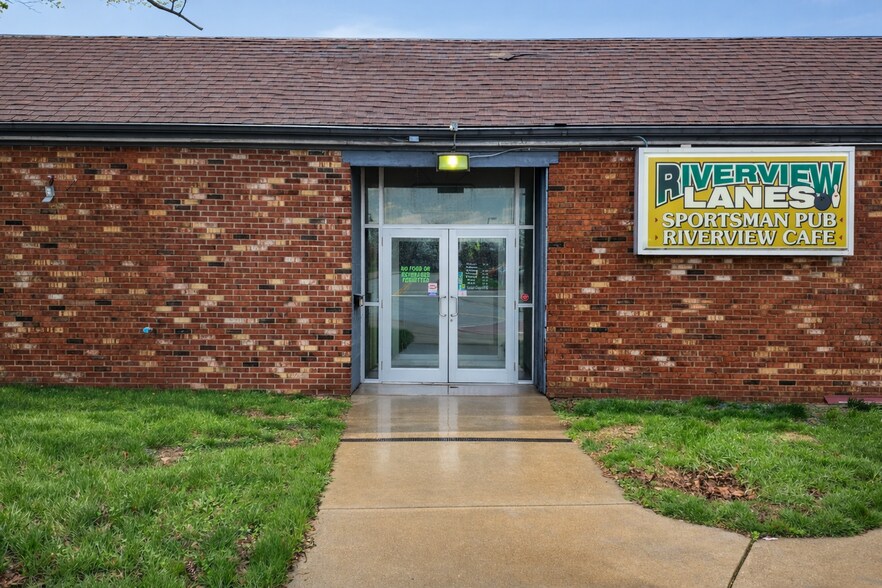 More Photos Of 125 Main St, Huron Bowling Alley For Sale