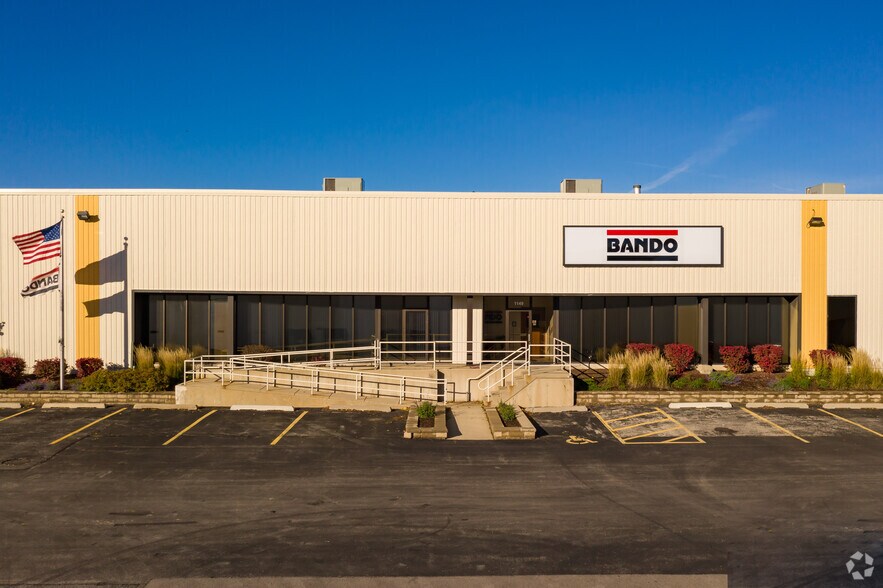 More Photos Of 1141-1149 W Bryn Mawr Ave, Itasca Warehouse For Lease