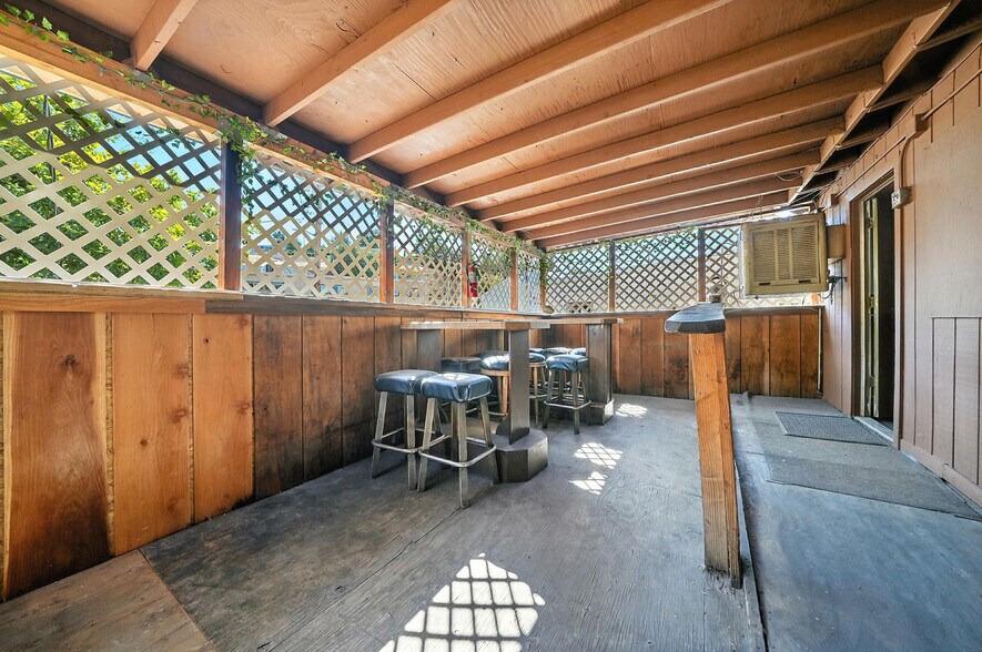 More Photos Of 105 Main St, Jackson Bar For Sale