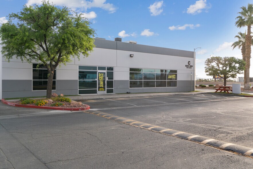 More Photos Of 6263-6281 Dean Martin Dr, Las Vegas Showroom For Lease