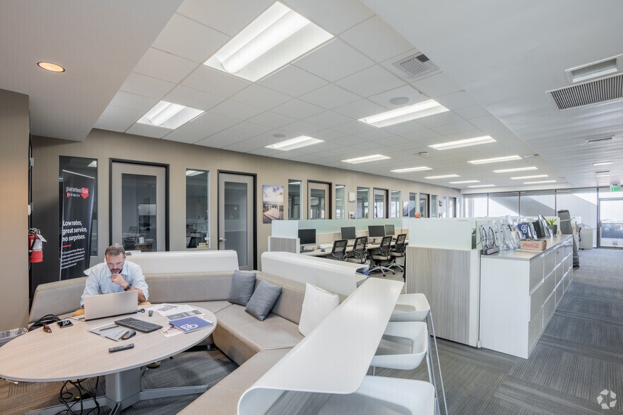 More Photos Of 930 Prospect St, La Jolla Storefront Retail Office For Lease