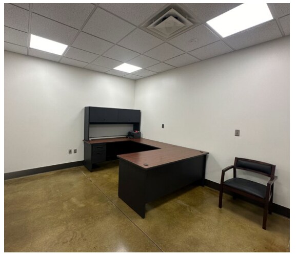 More Photos Of 520 Mineral Trce, Hoover Office For Lease