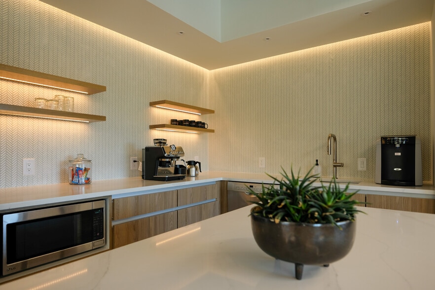 More Photos Of 320 Wingo Way, Mount Pleasant Loft Creative Space For Lease