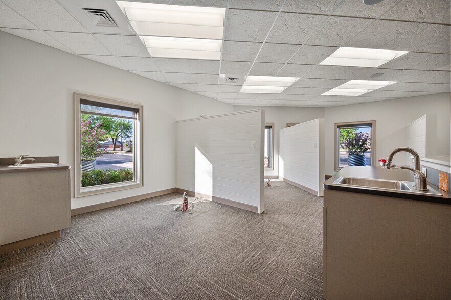 More Photos Of 6102 82nd St, Lubbock Medical For Lease