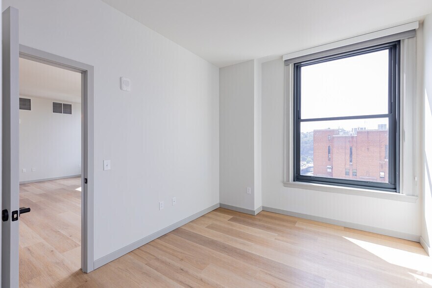 More Photos Of 316 4th Ave, Pittsburgh Apartments For Lease