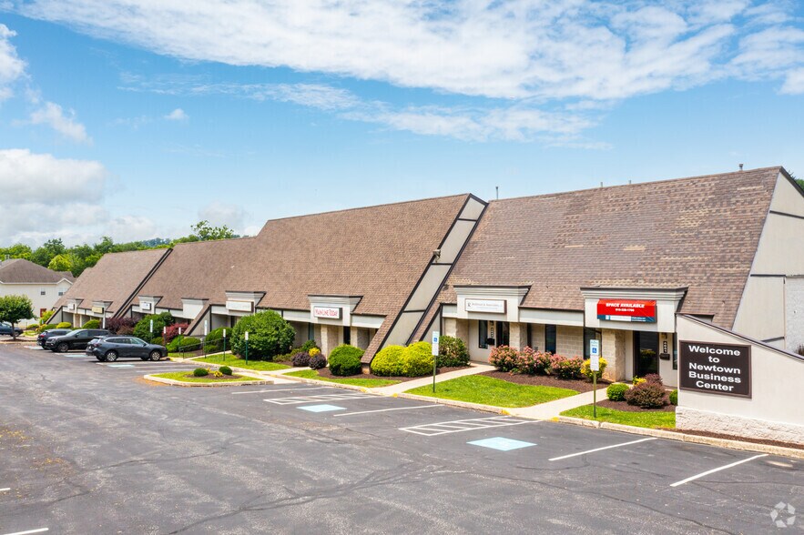 Primary Photo Of 4641-4659 West Chester Pike, Newtown Square Medical For Lease