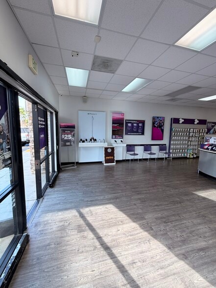 More Photos Of 2701 N Bristol St, Santa Ana Storefront For Lease