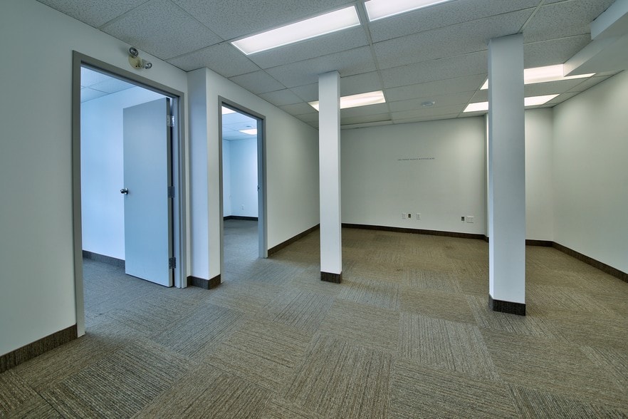 More Photos Of 1144 Rue Saint-Laurent O, Longueuil Medical For Sale