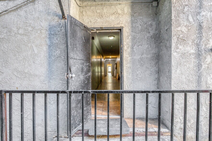 More Photos Of 1513 W 12th Pl, Los Angeles Apartments For Sale