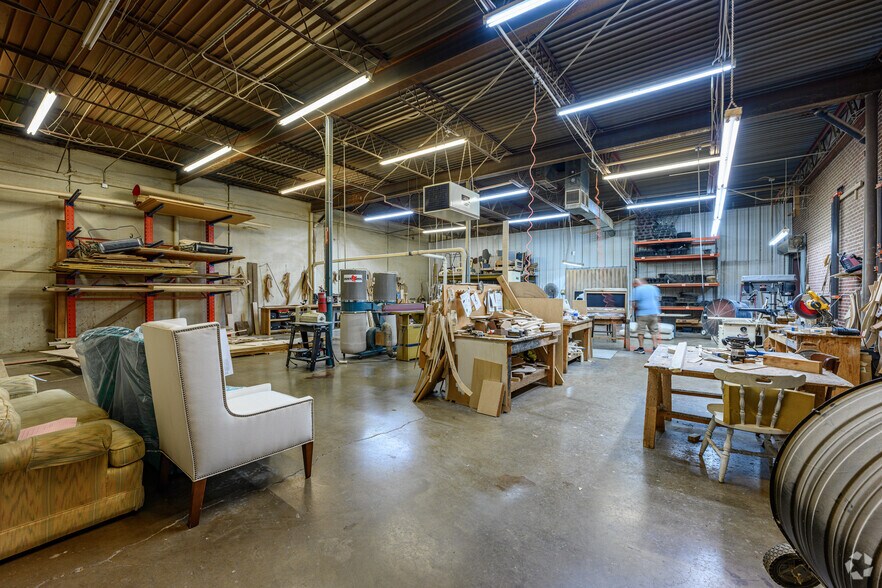 More Photos Of 1912 S Good Latimer Expy, Dallas Warehouse For Sale