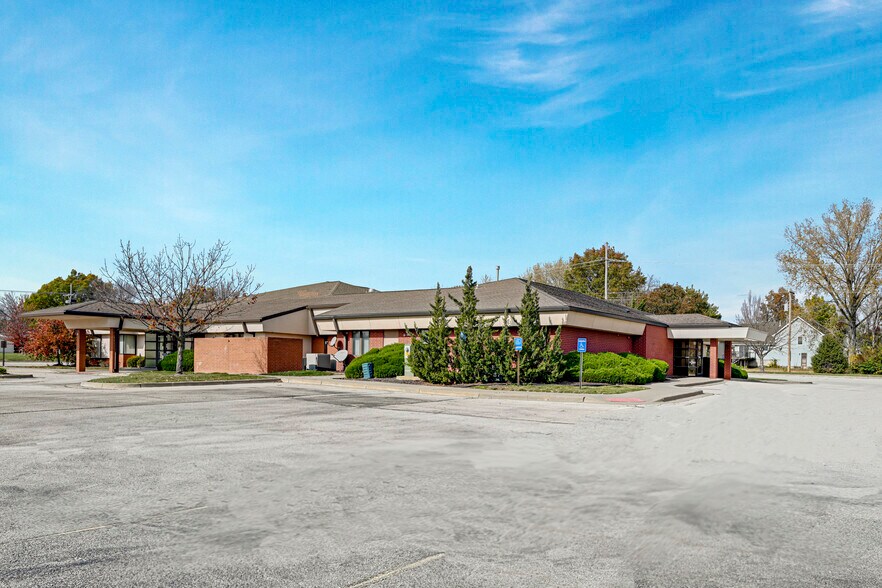 More Photos Of 18320 S Center St, Gardner Medical For Sale