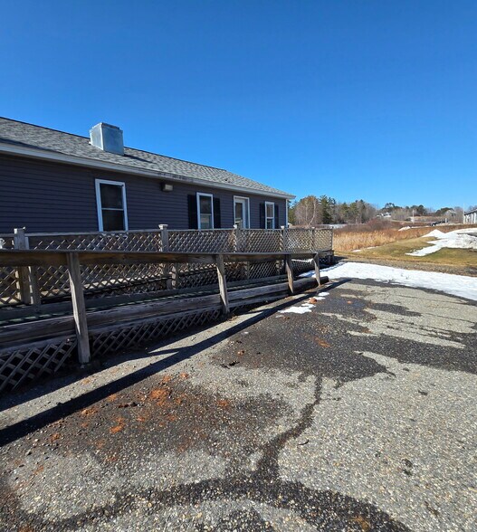 More Photos Of 16 Vassalboro Rd, China General Retail For Lease