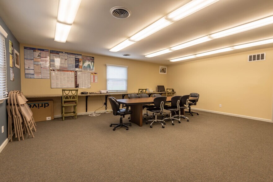 More Photos Of 4101 E 3rd St, Bloomington Office For Lease