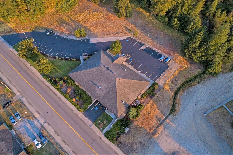 More Photos Of 1600 W 1st St, Newport Office For Sale