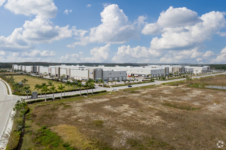 More Photos Of 16260 Airport Park Dr, Fort Myers Distribution For Lease