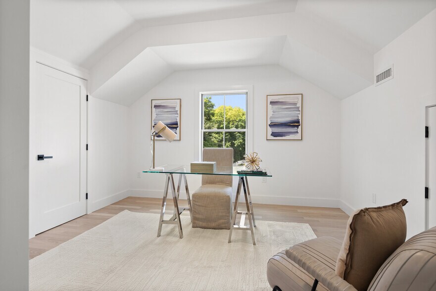 More Photos Of 26 Homestead Ln, Greenwich Apartments For Sale