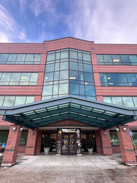 More Photos Of 9200 SE Sunnybrook Blvd, Clackamas Office For Lease