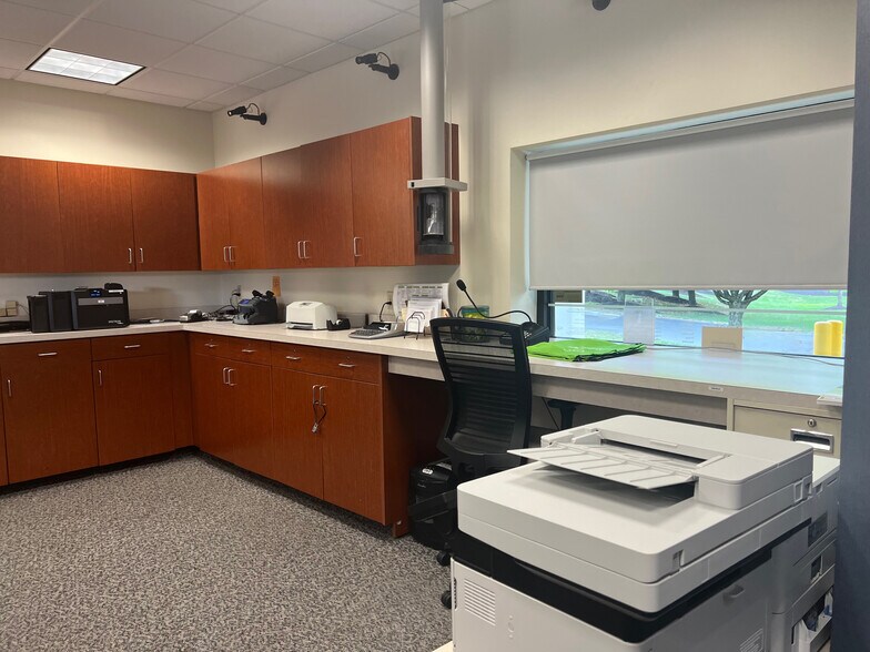 More Photos Of 71 Boston Post East Rd E, Marlborough Freestanding For Lease